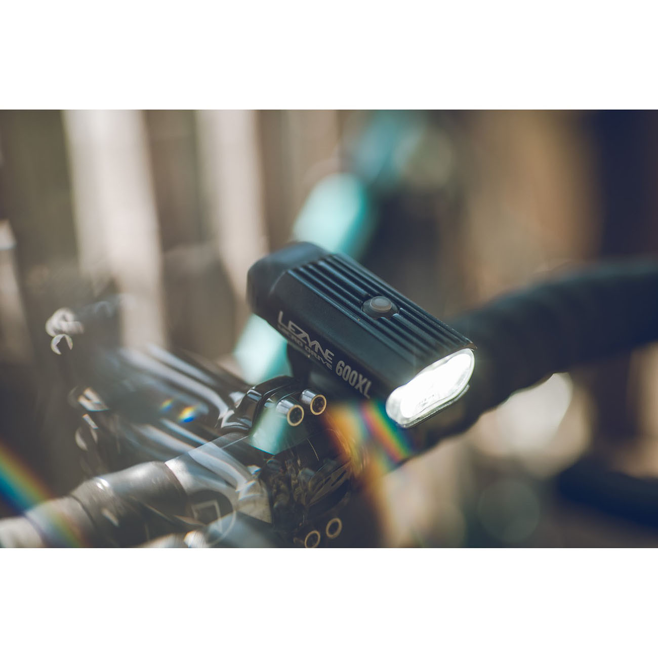 Světlo Lezyne Micro Drive 600XL stříbrné lesklé