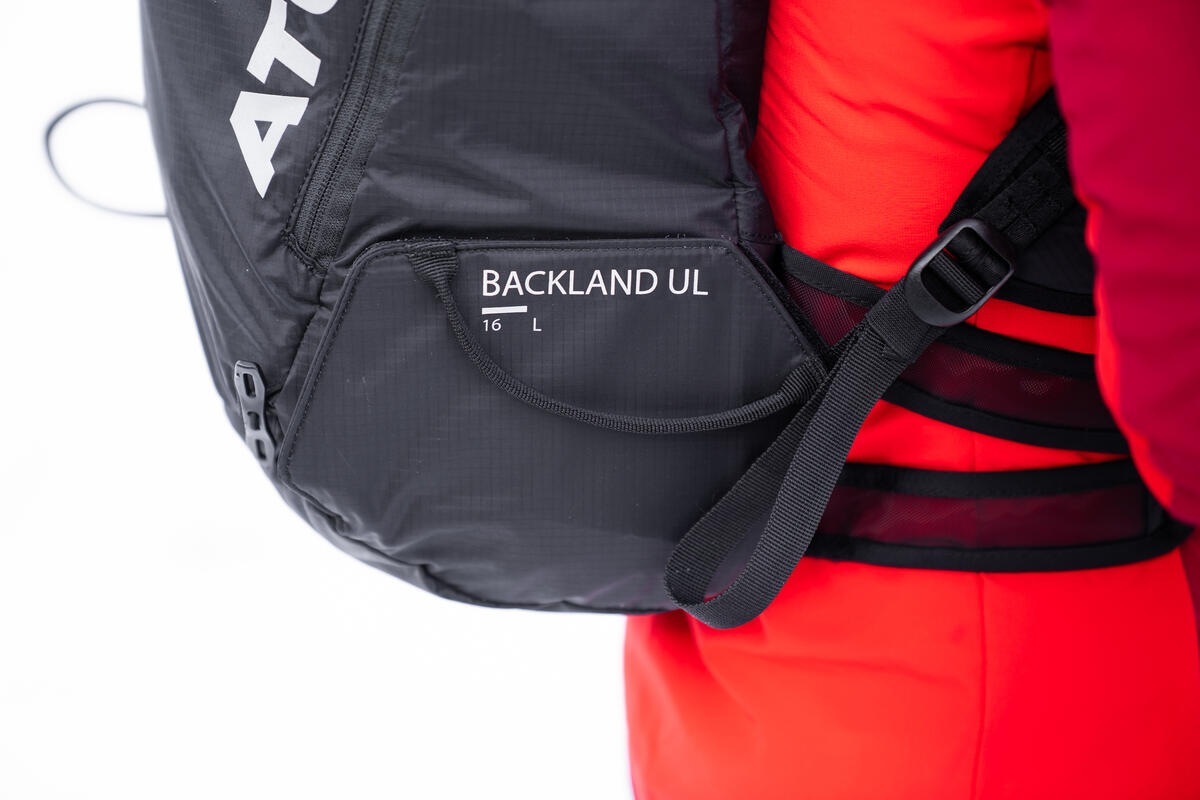 Batoh Atomic Backland UL 16+ black