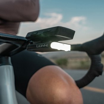 Světlo Lezyne Road Drive 500 Lm černé přední