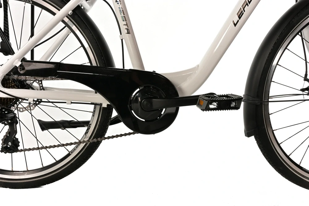 Městské kolo Leader Fox Domesta bílá 2025